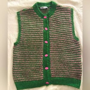 ZARA KNIT VEST sweater vest 
Size L